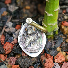 Load image into Gallery viewer, Reptile Animal Pendant. Eyelid/Giant Gecko. Handmade Sterling Silver Necklace.