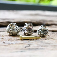 Load image into Gallery viewer, Tiny Frog Pendant. Gifts for Her/Him. Handmade Necklace. Sterling Silver Pendant