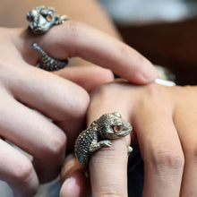 Load image into Gallery viewer, Wild Animal Ring. Smooth Knob-tailed Gecko Ring. Sterling Silver Ring.