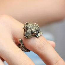 Load image into Gallery viewer, Wild Animal Ring. Smooth Knob-tailed Gecko Ring. Sterling Silver Ring.